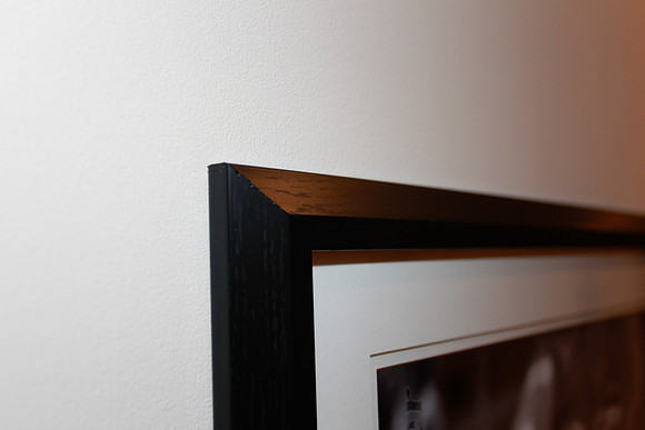 Bevelled wood grain black profile