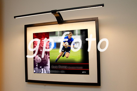 400x300mm image framed in a classic black frame